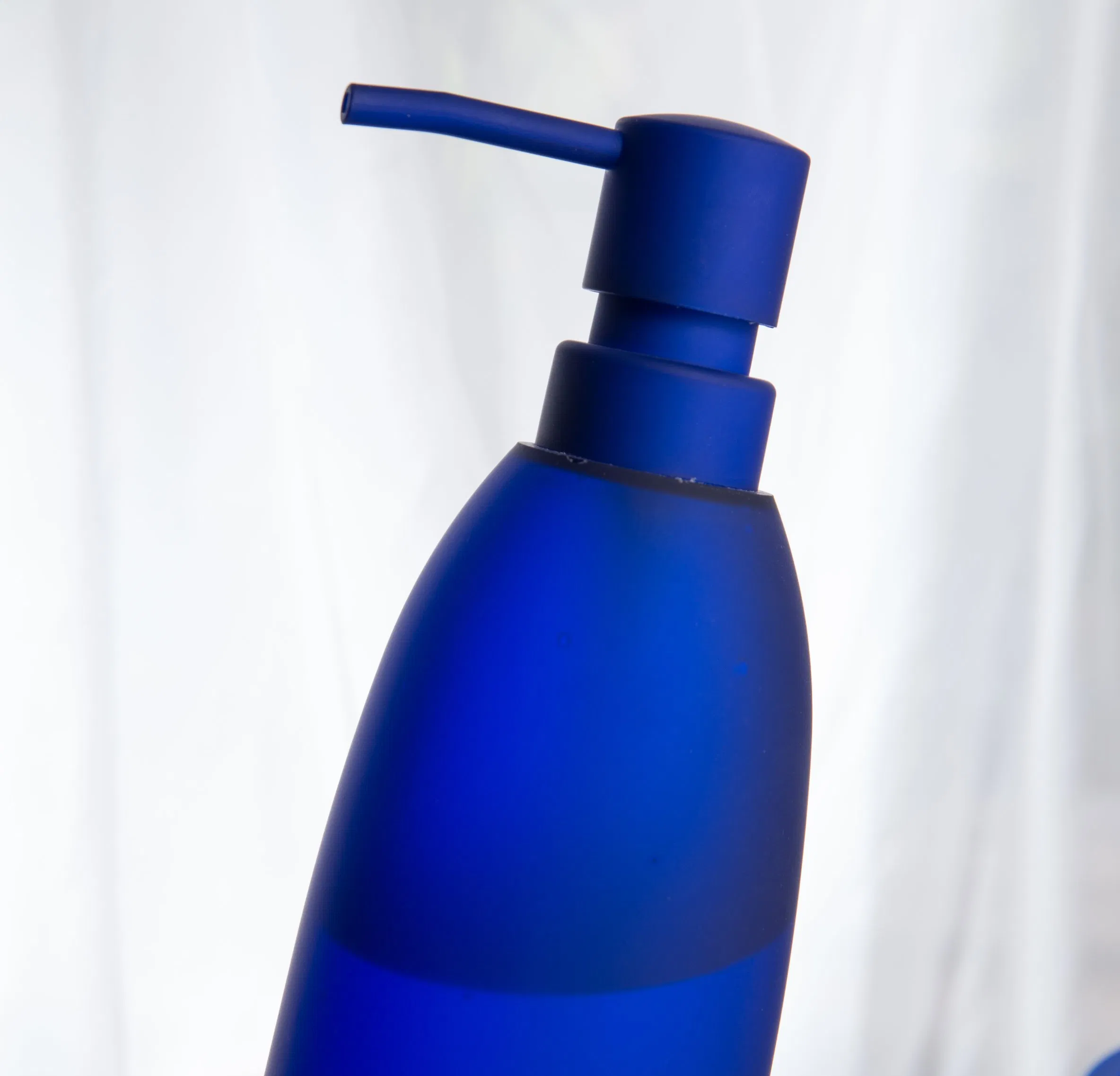 Gift Plastic Lotion Bottle Plastic Shampoo Bottle with Pump by Ruuber Paint