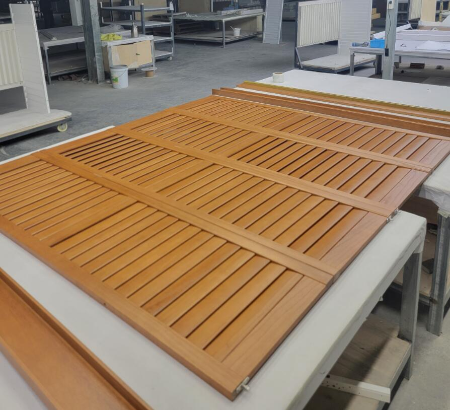 Modern Home Interior Louver Window Shutter Wood Plantation Shutter