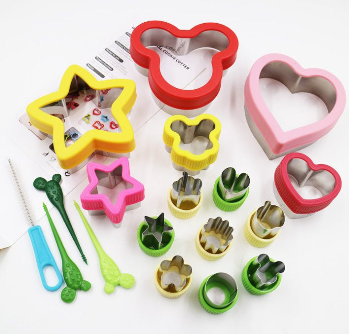 Aohea Sandwich Cutter and Sealer Cookie Cutter for Vegetables Fruits Bread Mold for Kids