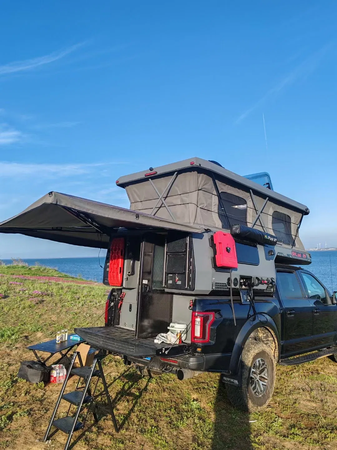 Deluxe Model Pop-up Pick up Camper