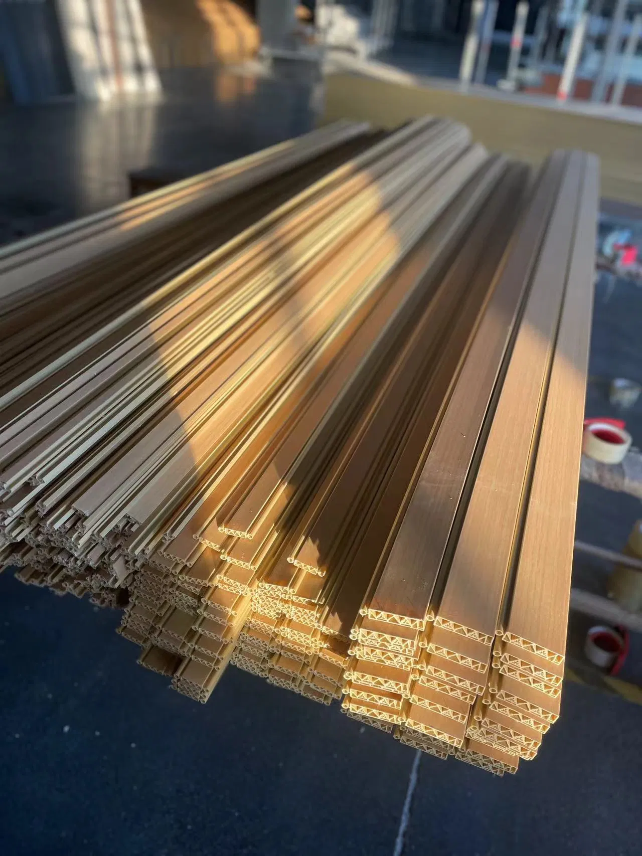 High-Quality House Design Folding Door with 10mm /11mm/12mm Glass