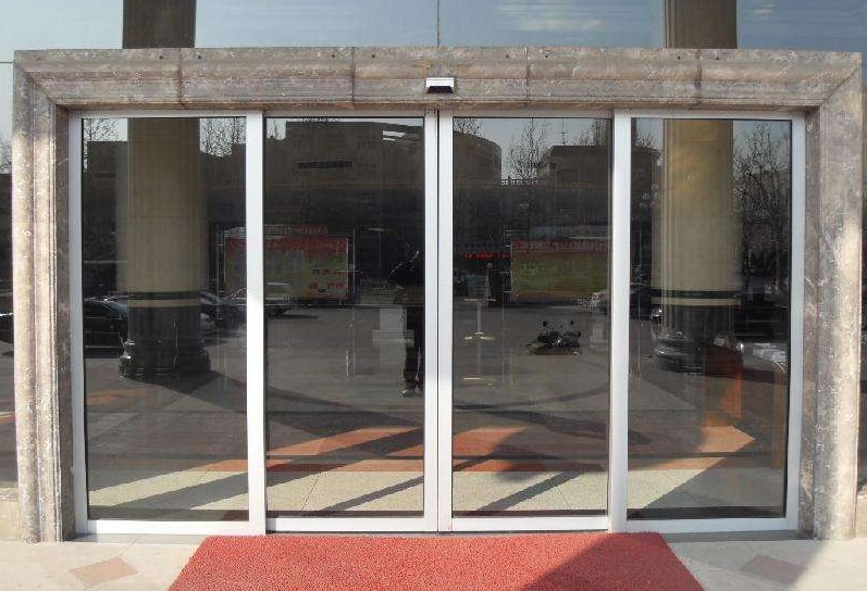 Auto Driving Smoothly Frame-Less Tempered Glass Stacking Sliding Folding Door for Hotel Shopping Mall