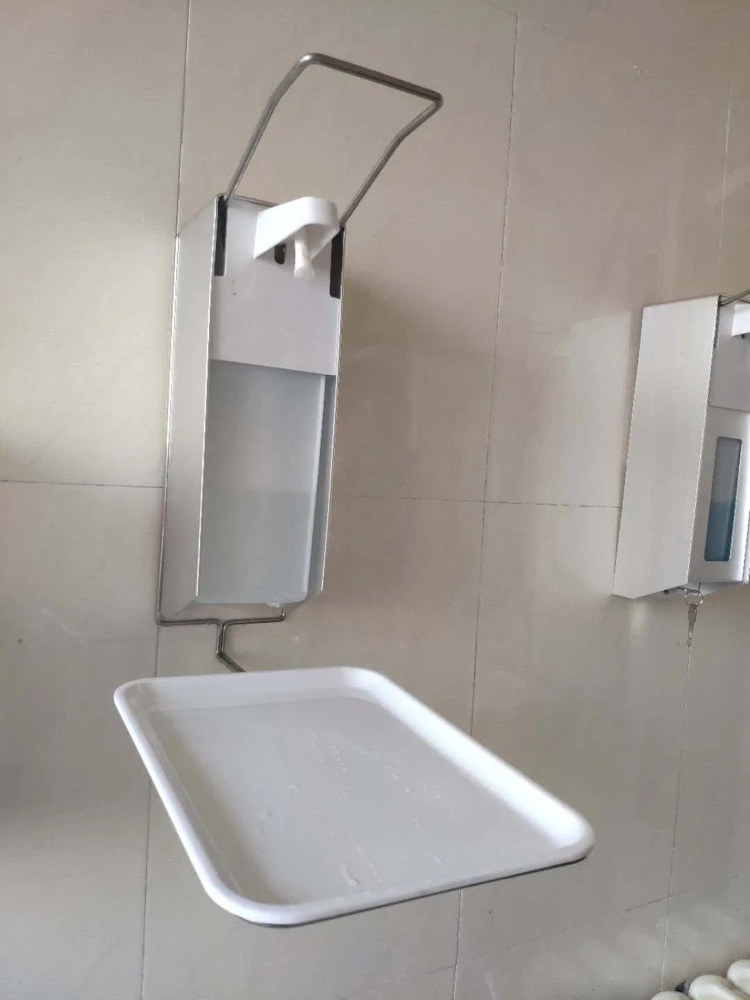 Настенный локтевой дозатор для мыла и антисептика