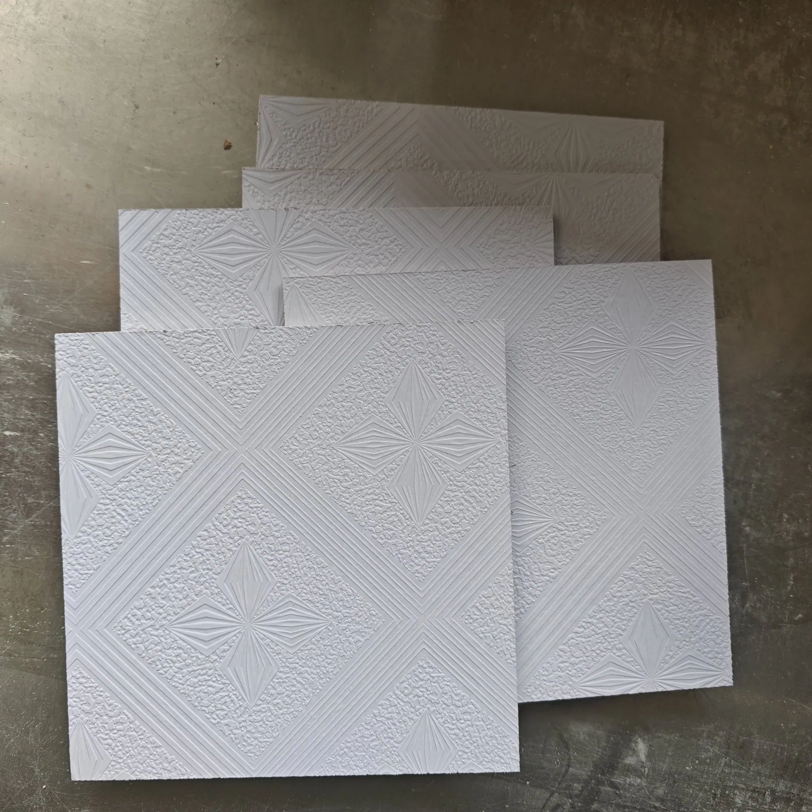 White Colore with Different Patterns PVC Laminated Gypsum Board for Ceiling Title