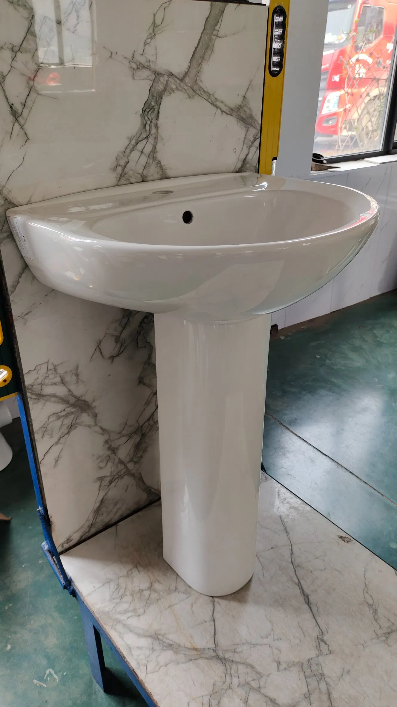 Wash Basin with Pedestal Bathroom Basins Ceramic Sanitary Ware