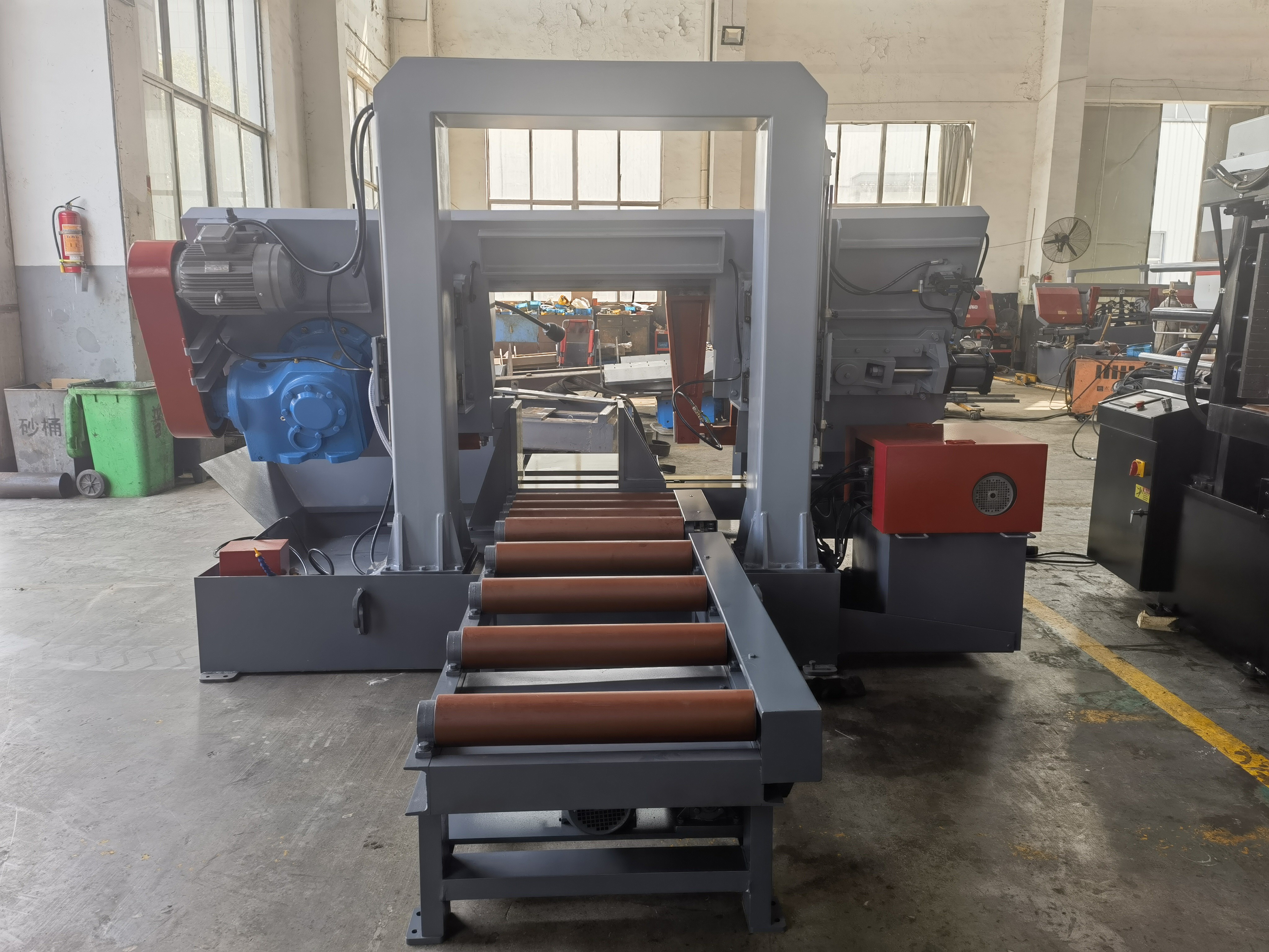 Станок ленточнопильный горизонтальный полуавтоматический по металлу CH-5090