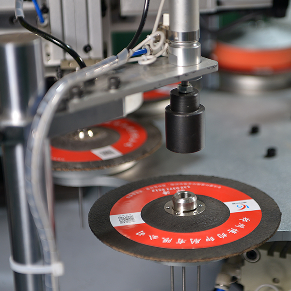 Автоматическая этикетировочная машина для лепестковых кругов