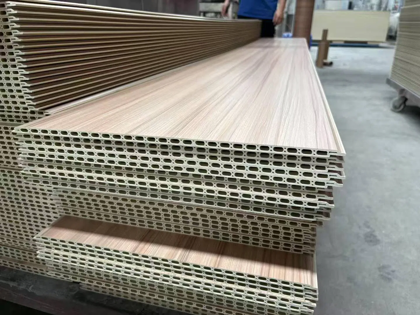 Wood Laminated Waterproof WPC Wall Cladding Board Fireproof Wood Laminated PVC Great Wall Louvre Panel for Indoor