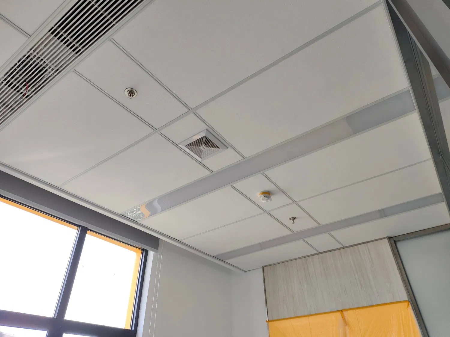 Sound Absorbing Non-Combustible Materials Acoustic Fiberglass Insulation False Ceiling Panels for Meeting Room/Halls