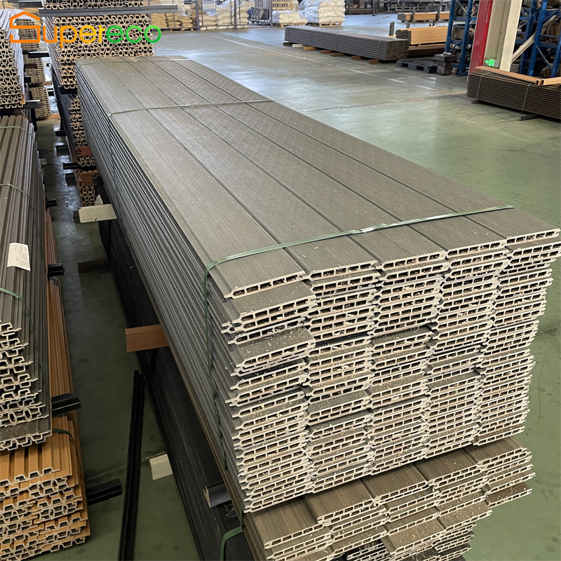 Eco-Friendly Anti-UV Horizontal Privacy Wood Plastic Composite Fence