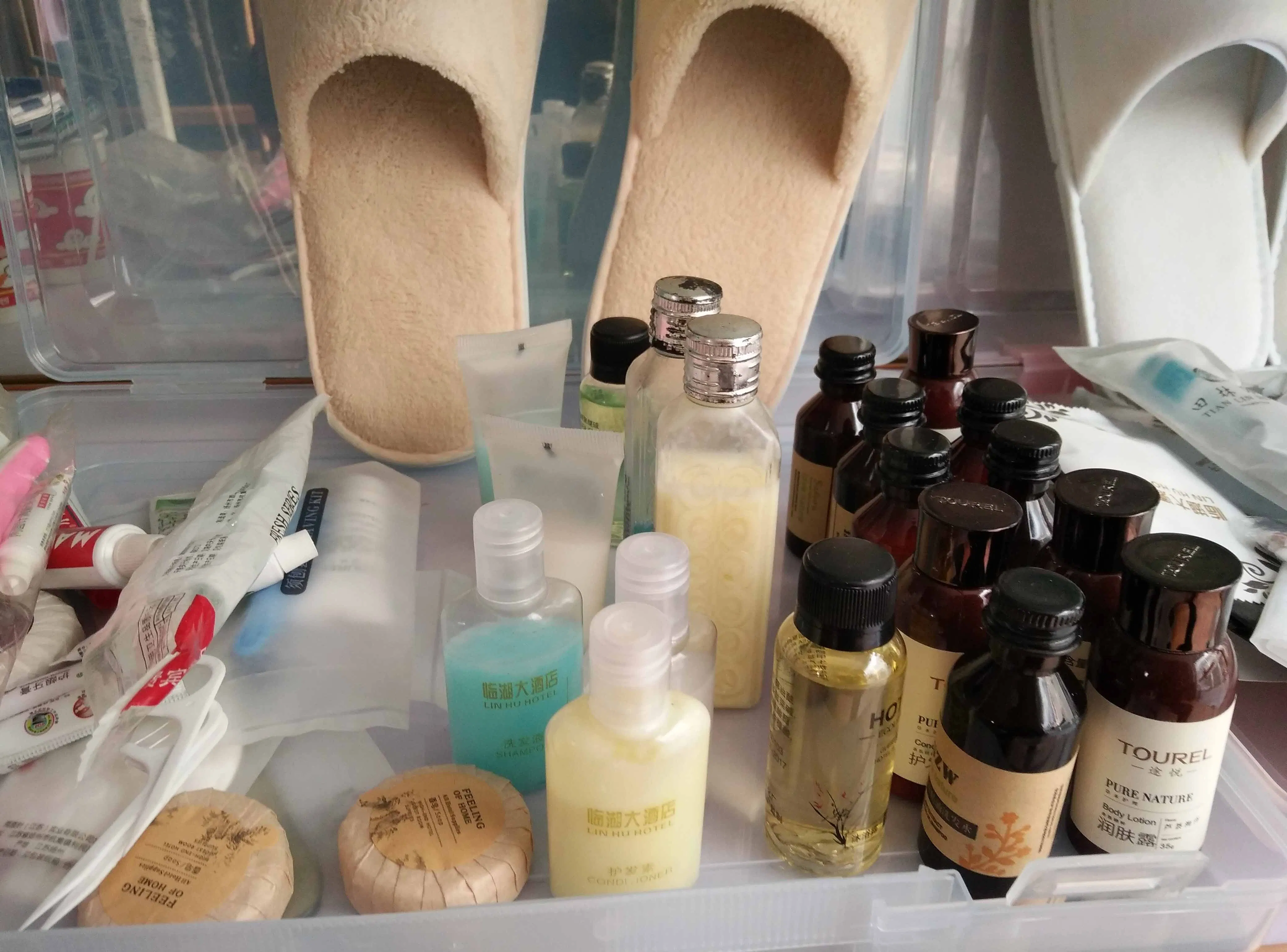 Foam Bath Infused Shampoo for a Relaxing Hotel Experience