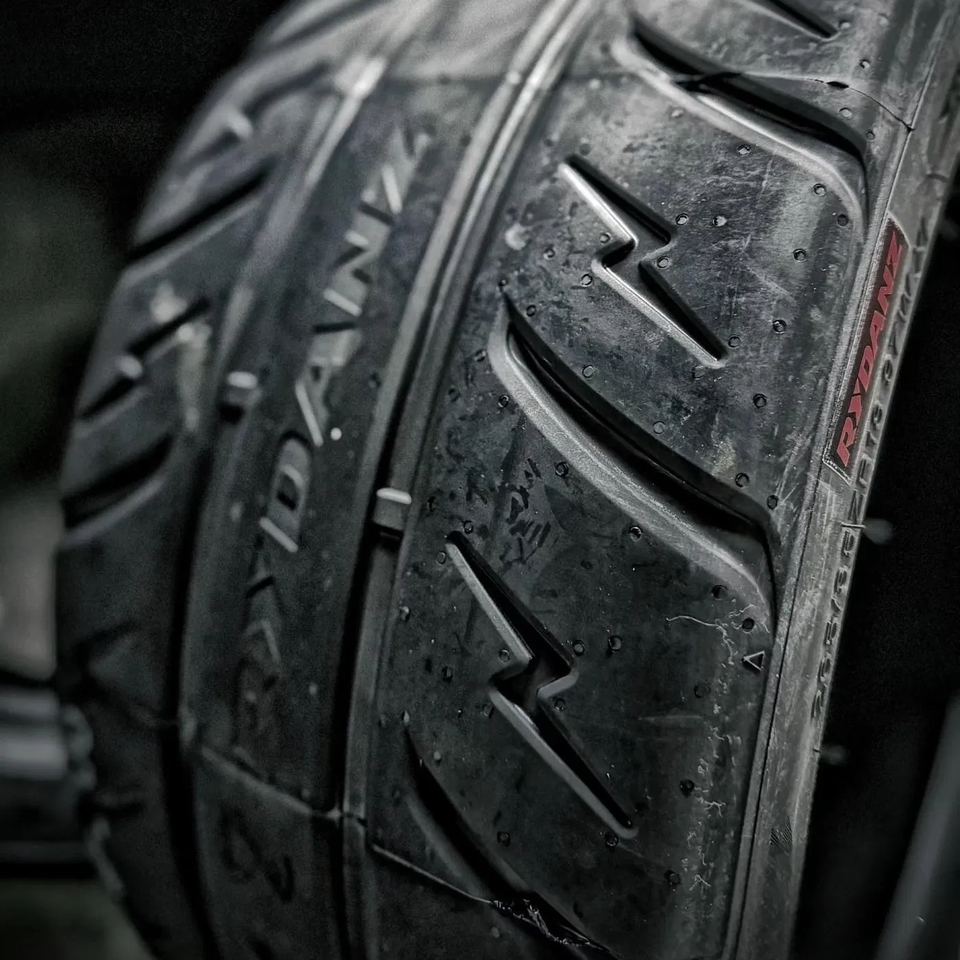 Шины Revimax 31 23 Racing/Drifting 265/35R18