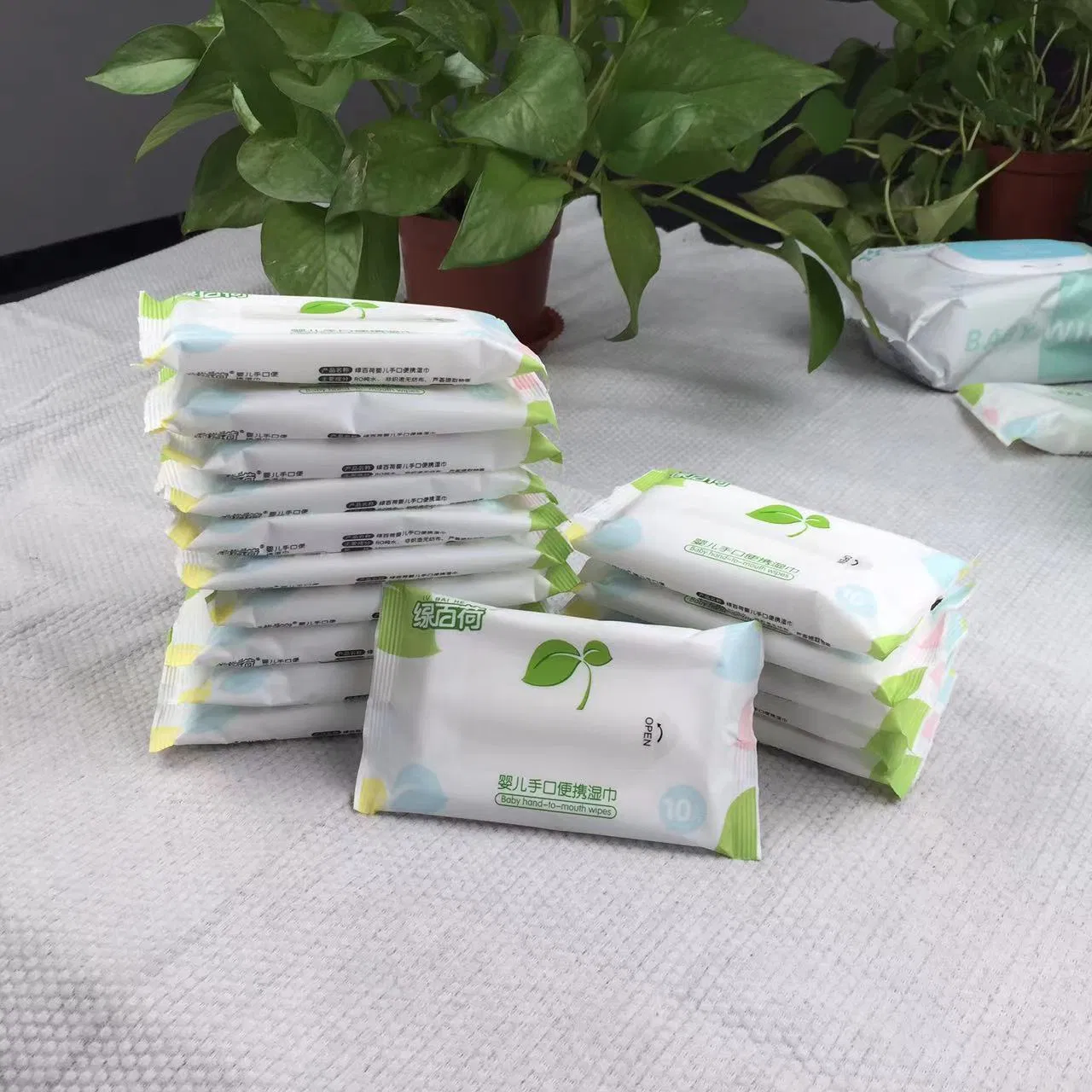 Gentle Essence Customized Wet Wipes for Baby′ S Gentle Cleaning