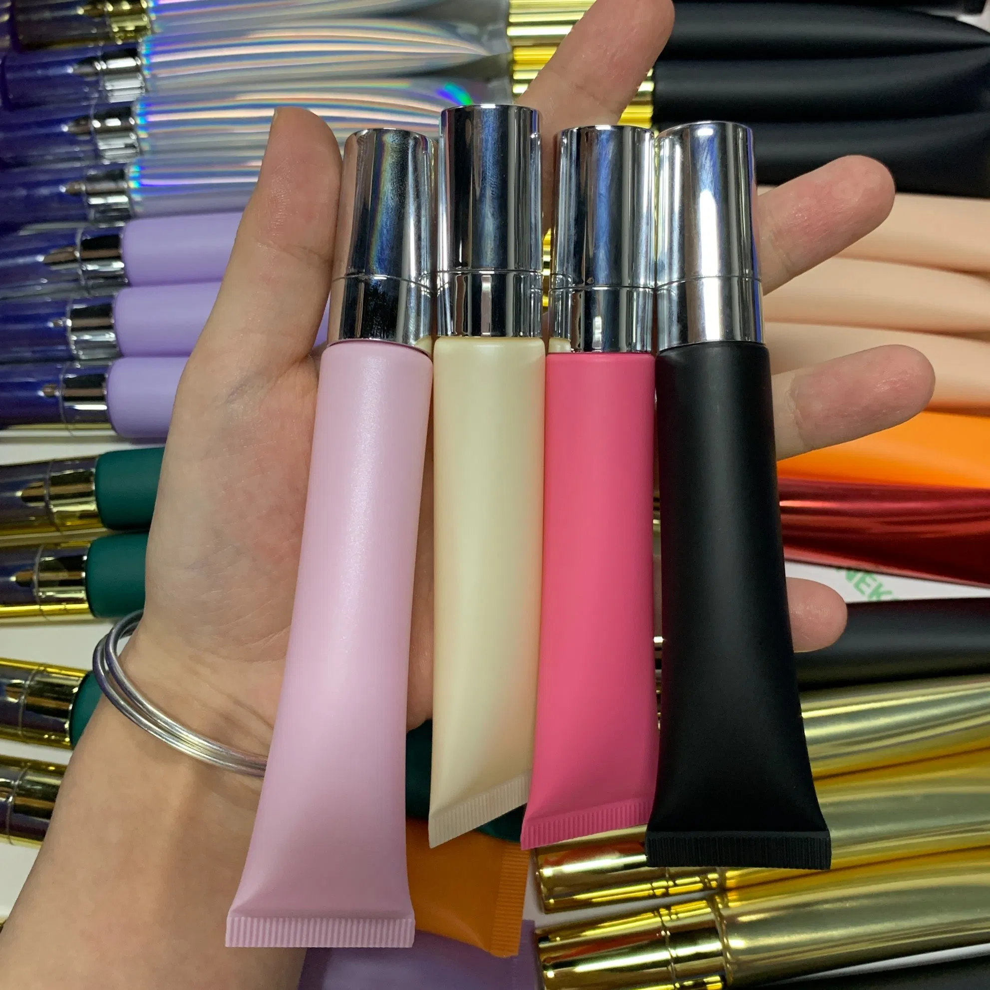 Бальзам для увеличения губ Vegan Lip Plumping Oil с гиалуроновой кислотой