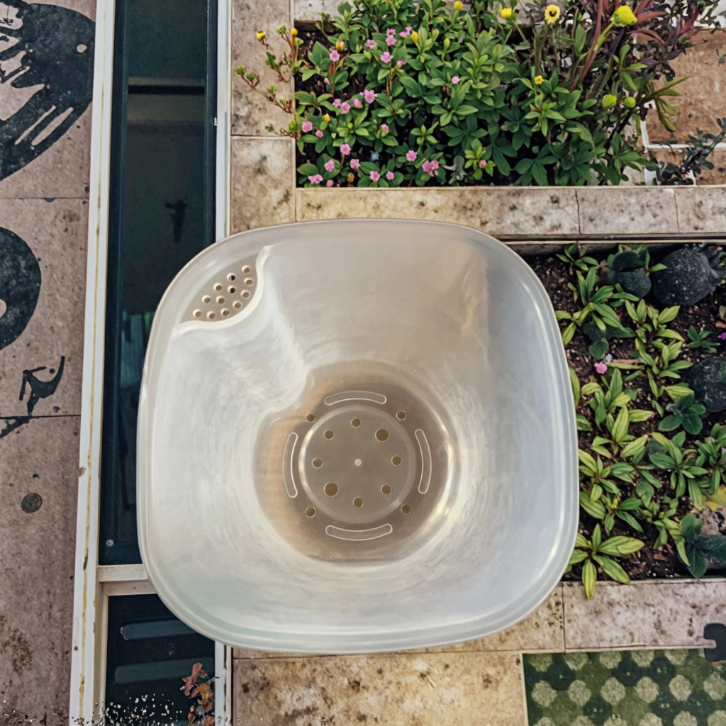 Горшок пластиковый для растений с автополивом