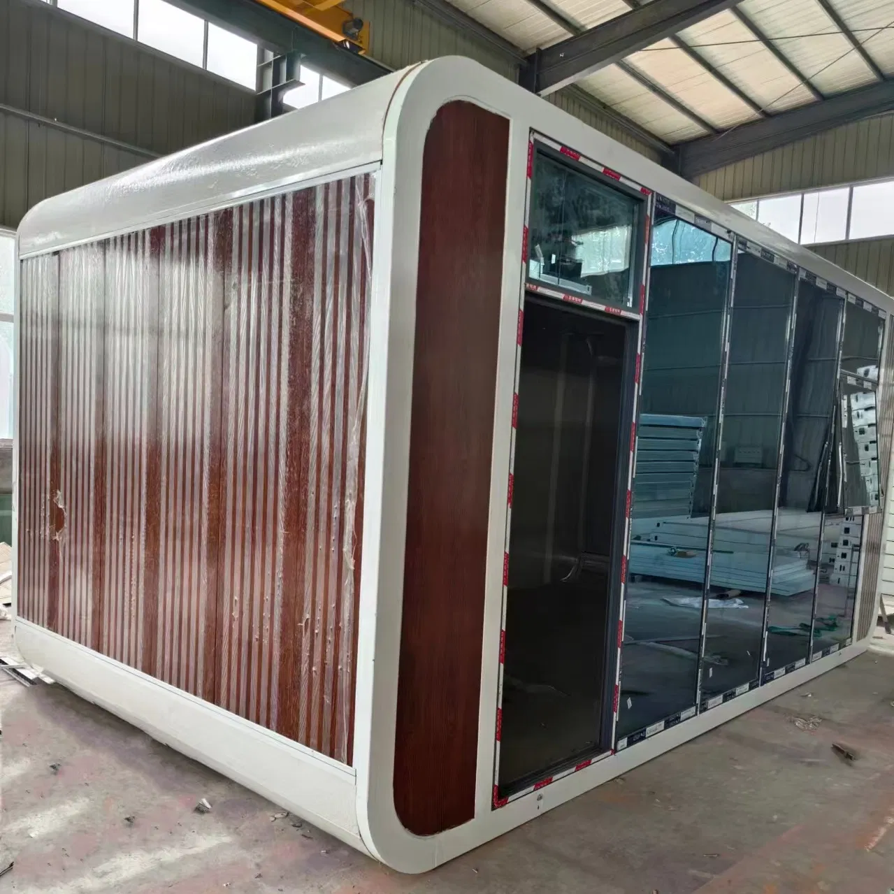 Zero-Basis Installation of Mobile Homestay Apple Cabin