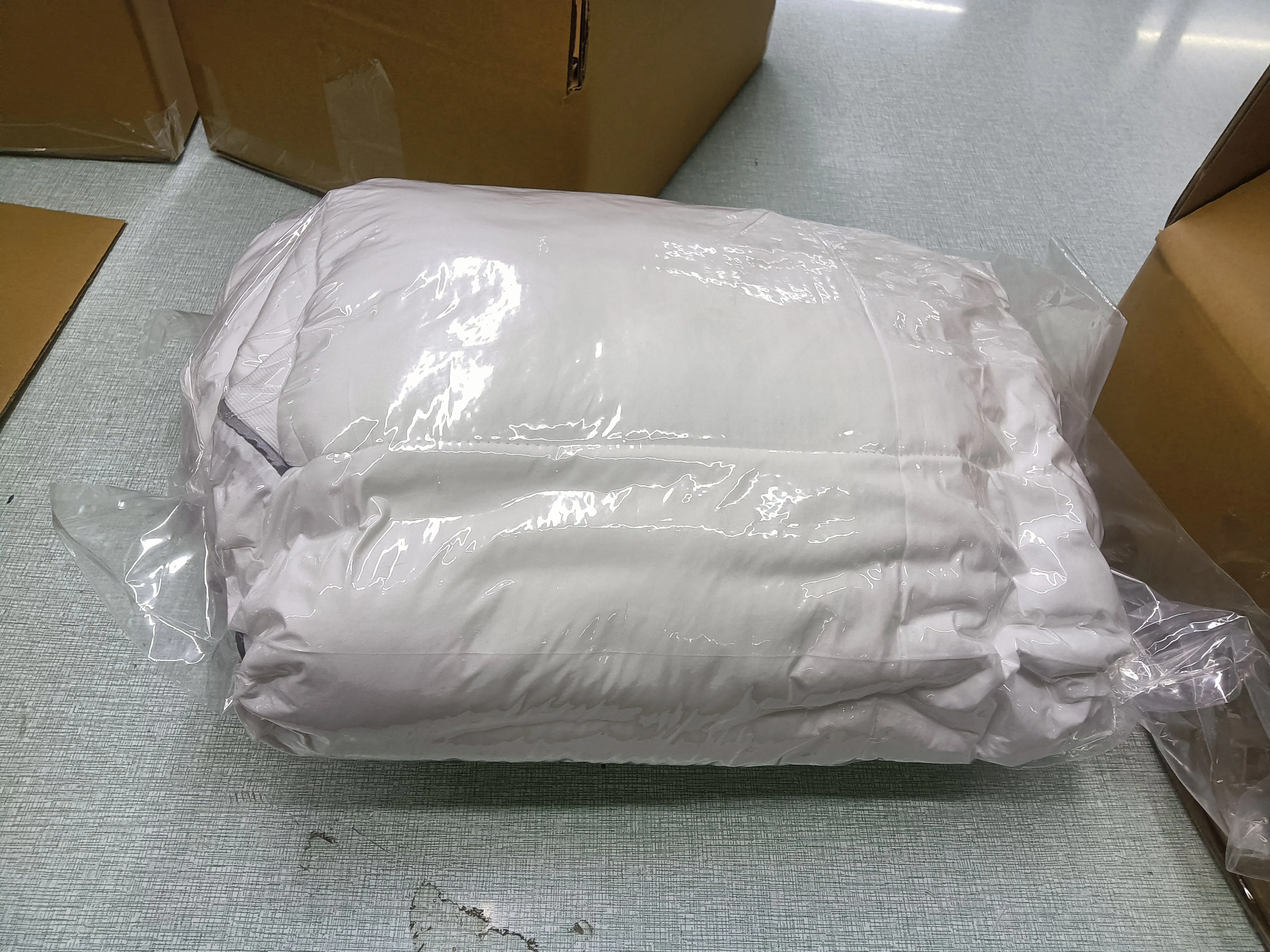 Hot Sale Polyester Mattress Topper/Bed Pad for Home and Hotel, Extra Thickness Warm and Comfortable with Grey Piping