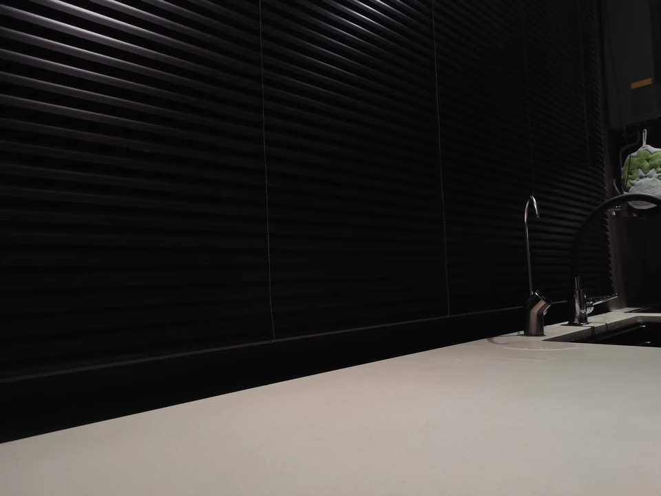 Sisheng Black Shutter by Wired Motor Made of Aluminium Magnesium Alloy