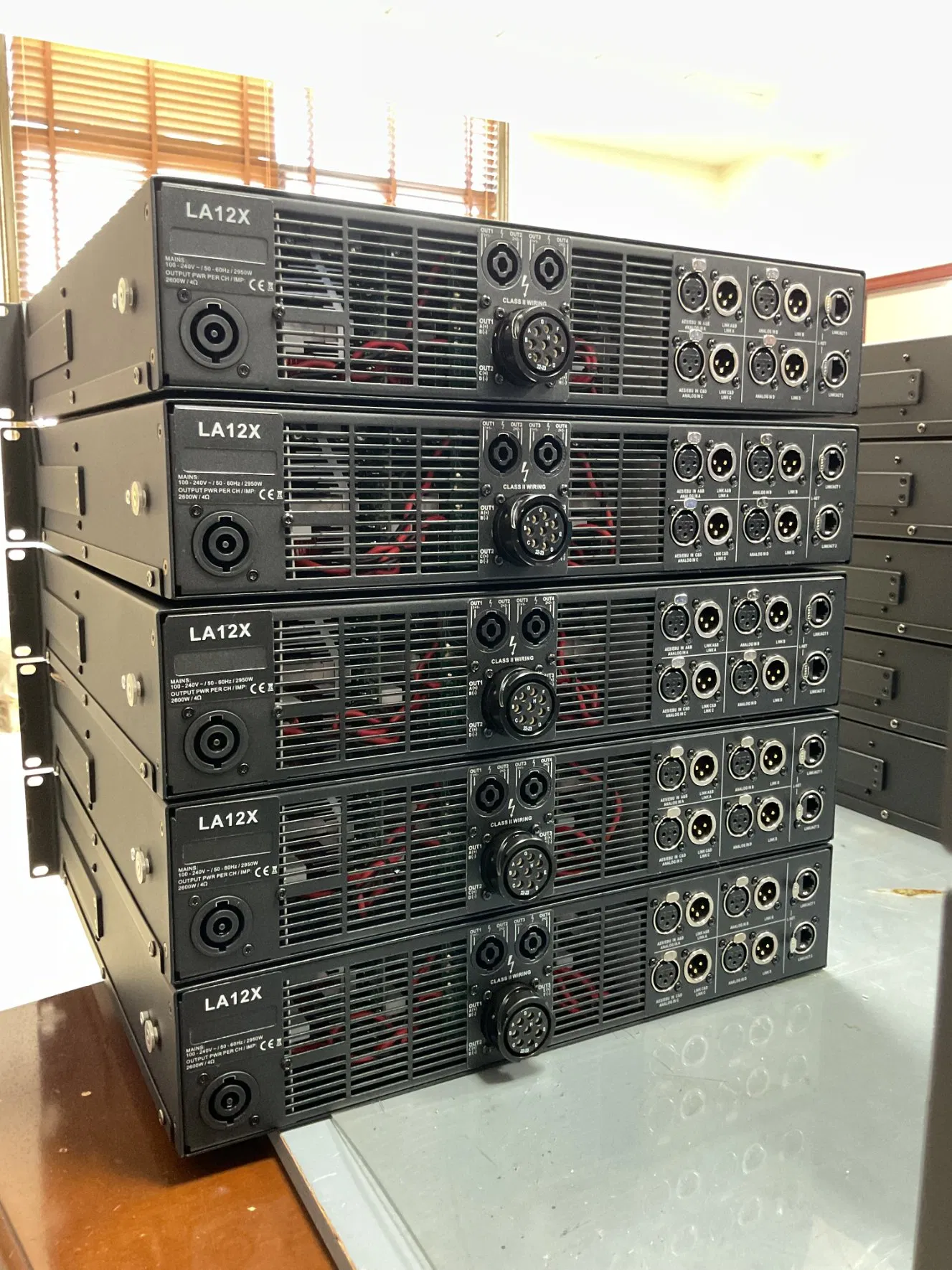 Цифровой усилитель мощности 4x1500W LA12X