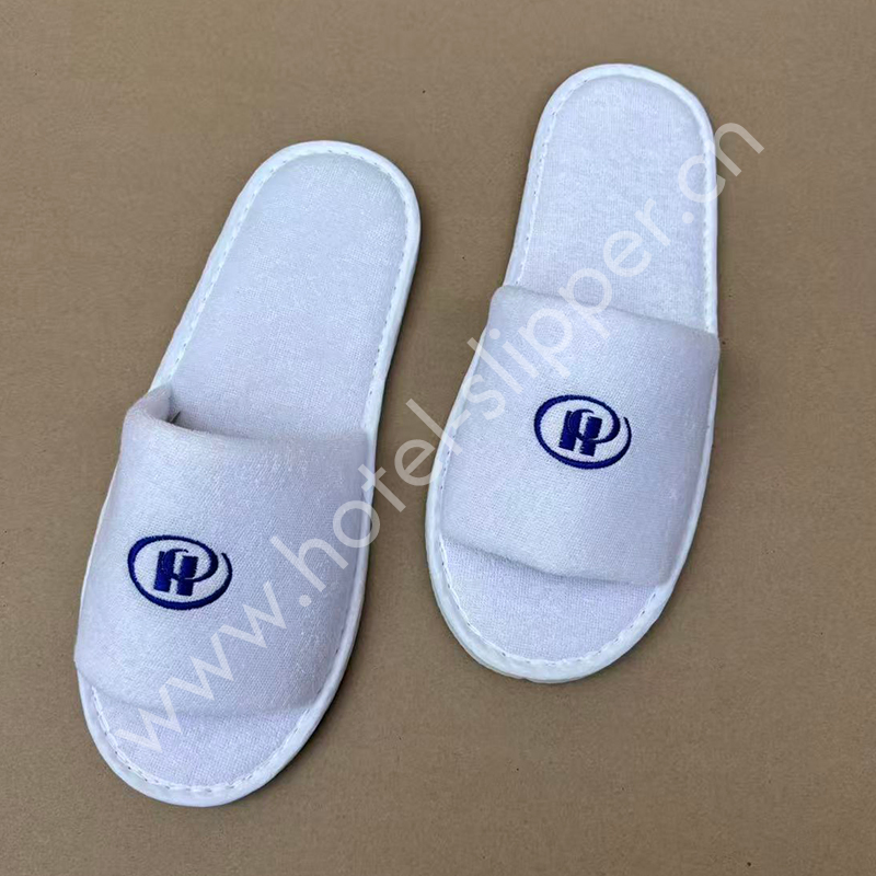 Wholesale White Disposable Eco Friendly Non-Slip Open-Toed Terry Towel Hotel Slippers with Custom Logo