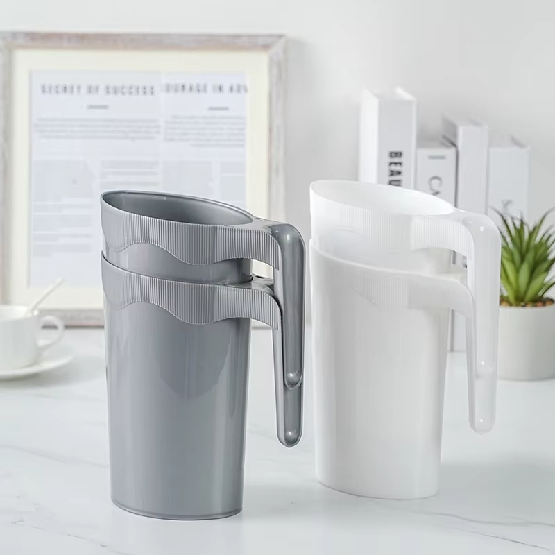 Custom Logo Color Size Modern Design Non-Flammable Plastic Milk Jug Pitcher for Lucky Saint Madri Excepcional Mcewan's