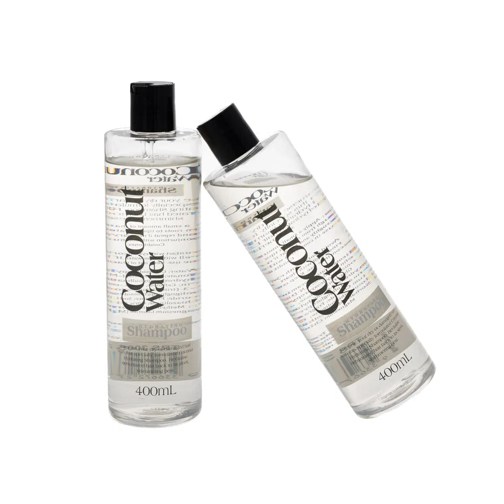 Protective Swimers Shampoo with Chelating Agents Removes Chlorine and Salt From Hair After Swimming