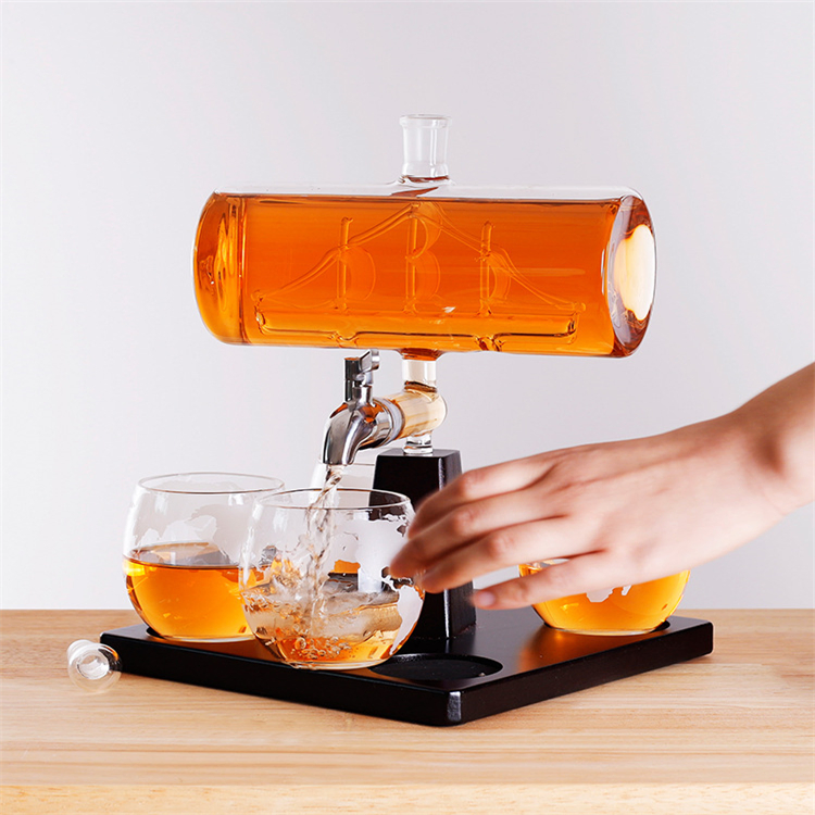 Hot Selling High Borosilicate Glass Artificial Blowing Sailboat Whiskey Decanter Set