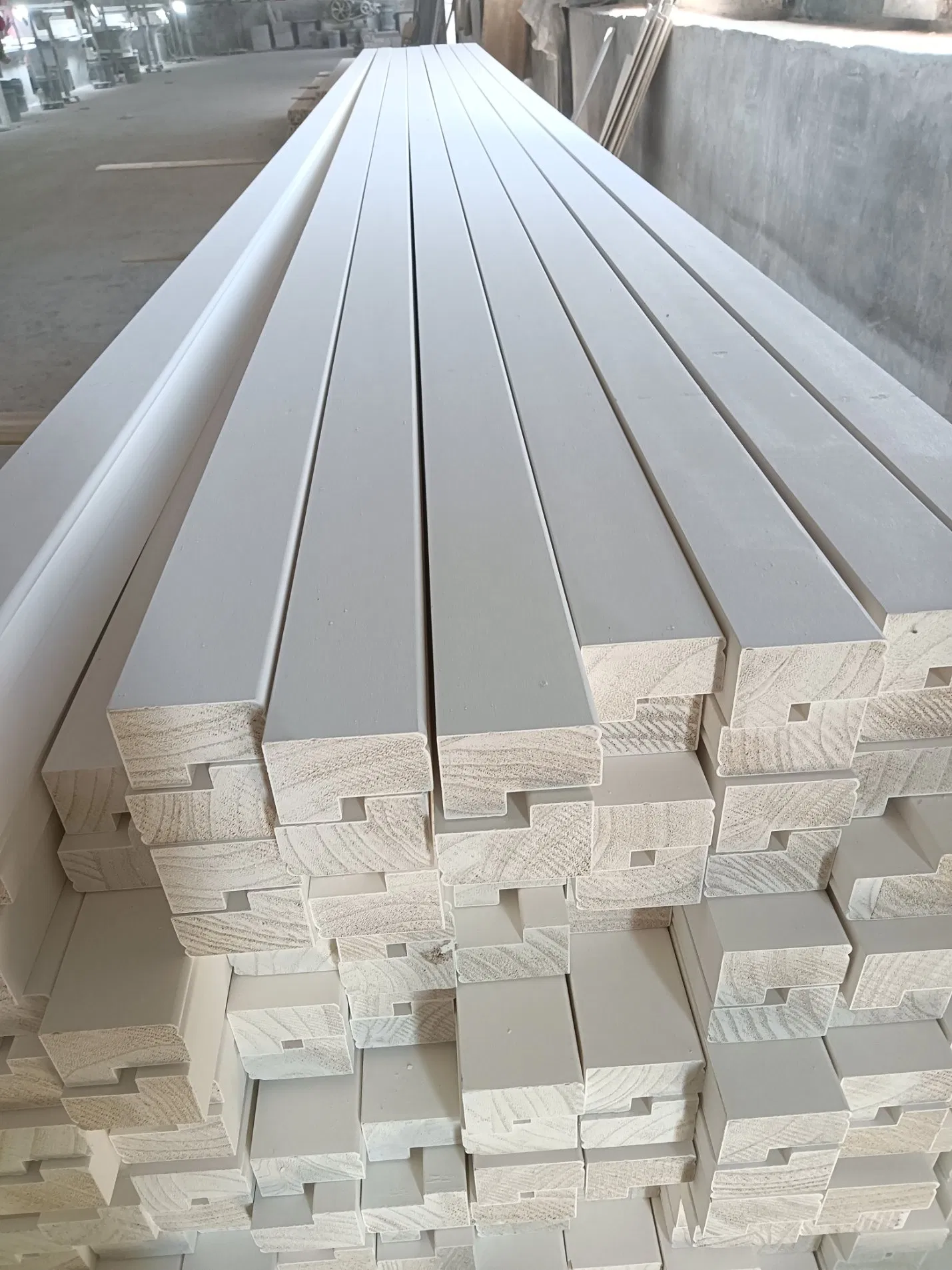 White Primed Solid Wood Radiata Pine MDF Skirting Baseboard Skirting Board