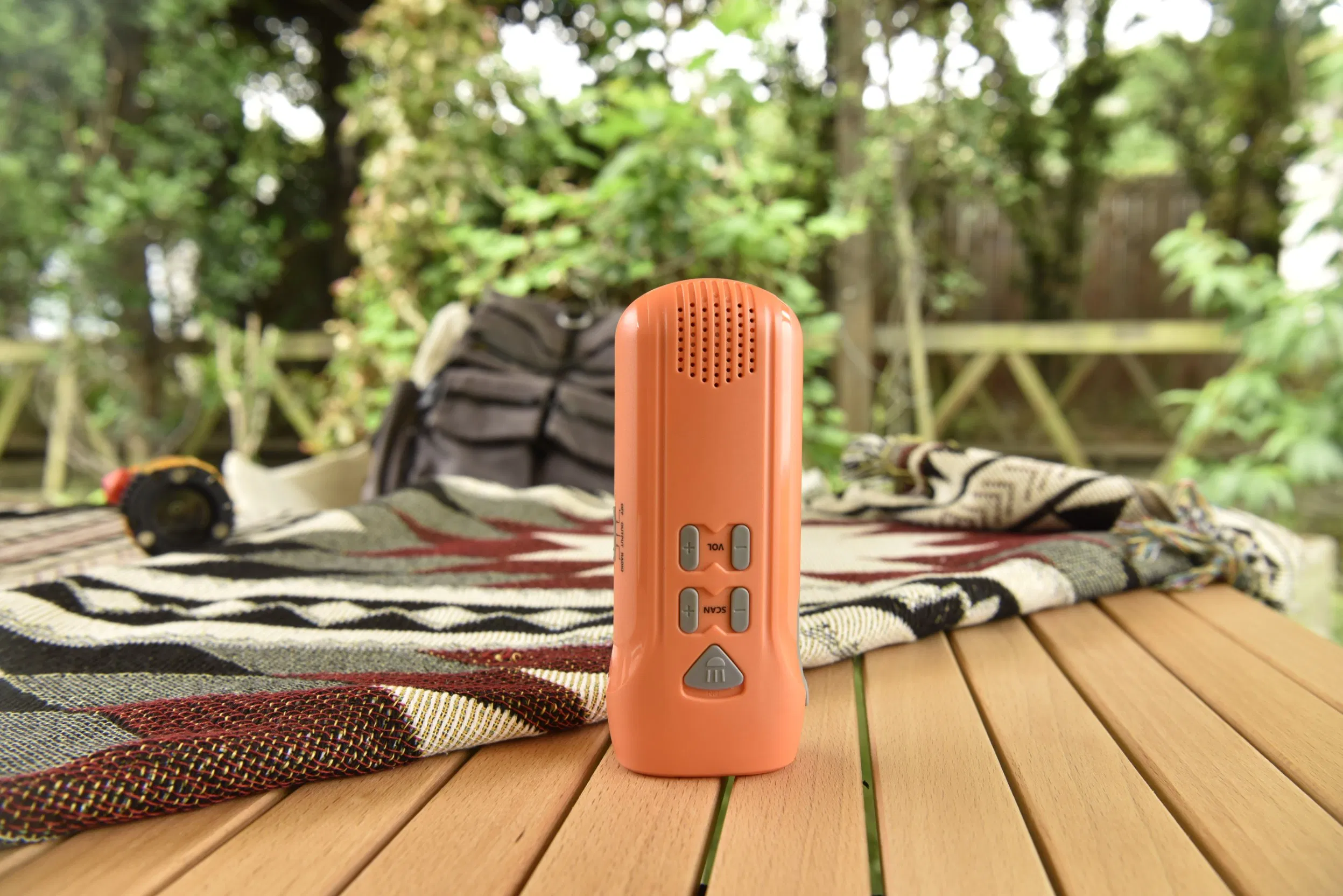 Мини-радио с динамо-машиной, фонариком и Power Bank