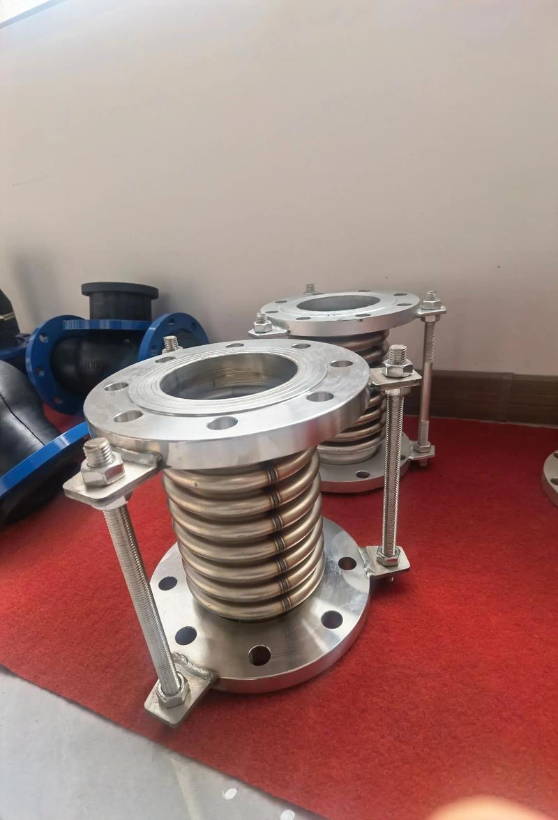 BS4504 Pn25 Flanged A105 CS Steel Bellow Expansion Joint