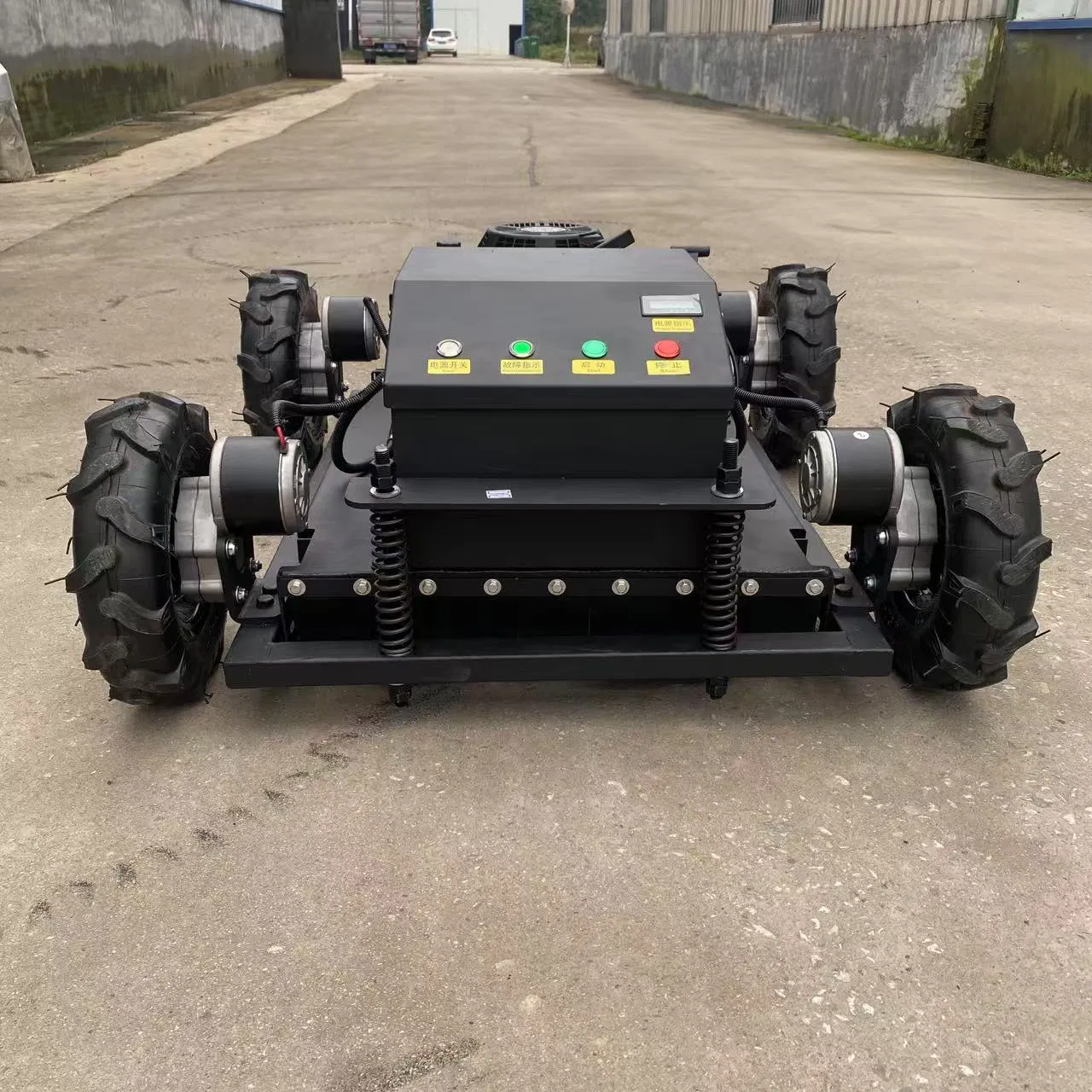 Бензиновый самоходный робот-газонокосилка с дистанционным управлением