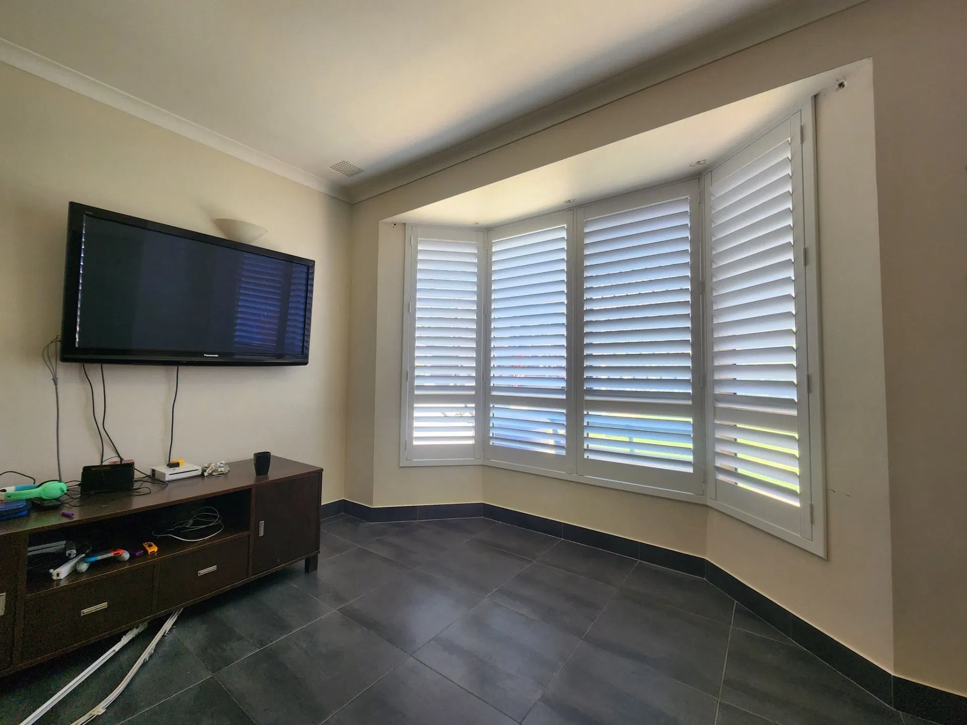 Factory Custom Internal Decor Wood Plantation Window Shutters Bay Window