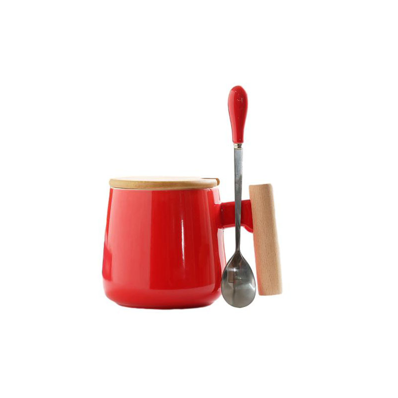 Фарфоровая чашка с бамбуковой крышкой и ложкой