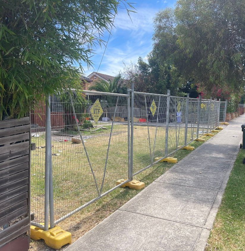 Durable Industrial Fence Panel with F Brace Support