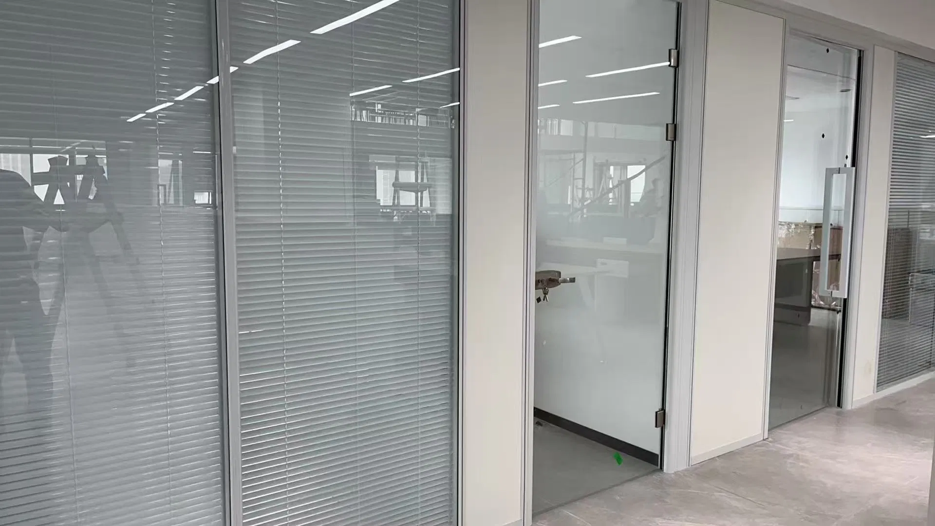 Customization Decoration Office Partition Screen Office Glass Louver Partition Office Partition