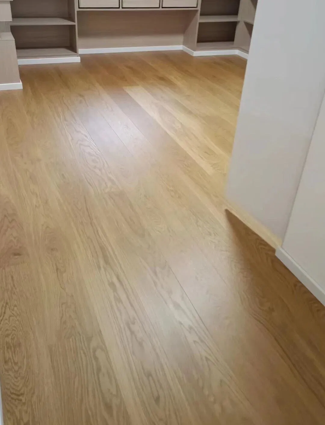 White Milk Tone European Oak Solid Hardwood Herringbone Flooring