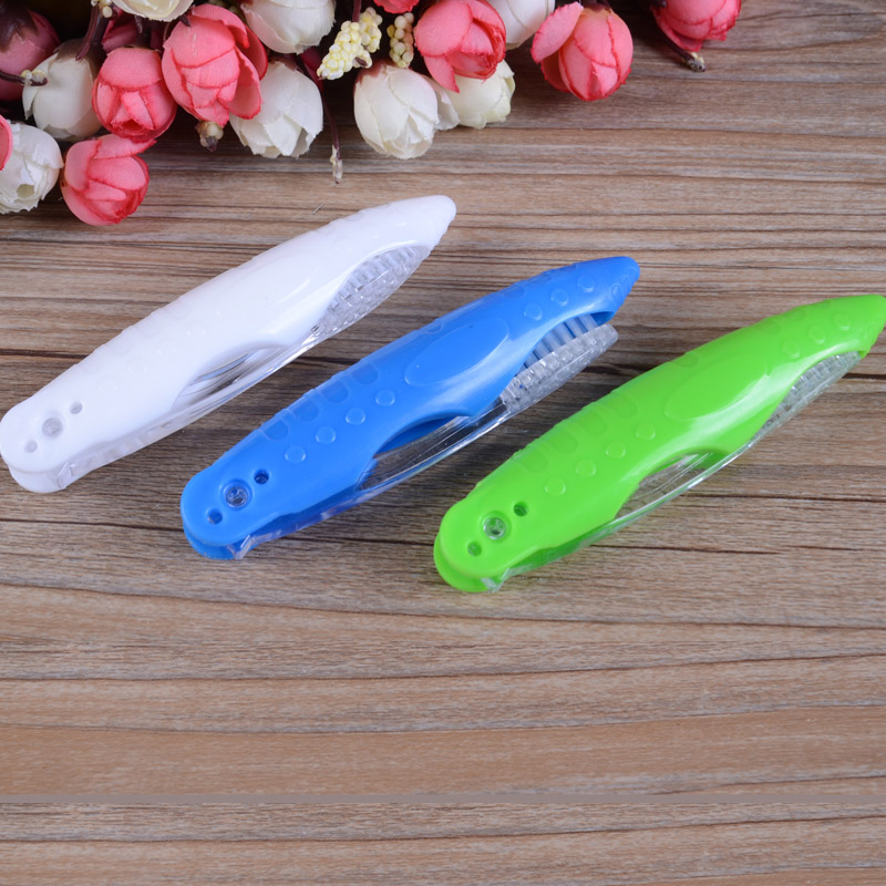 Portable Toothbrushes Are Suitable for Use in Hotels and on Trips.