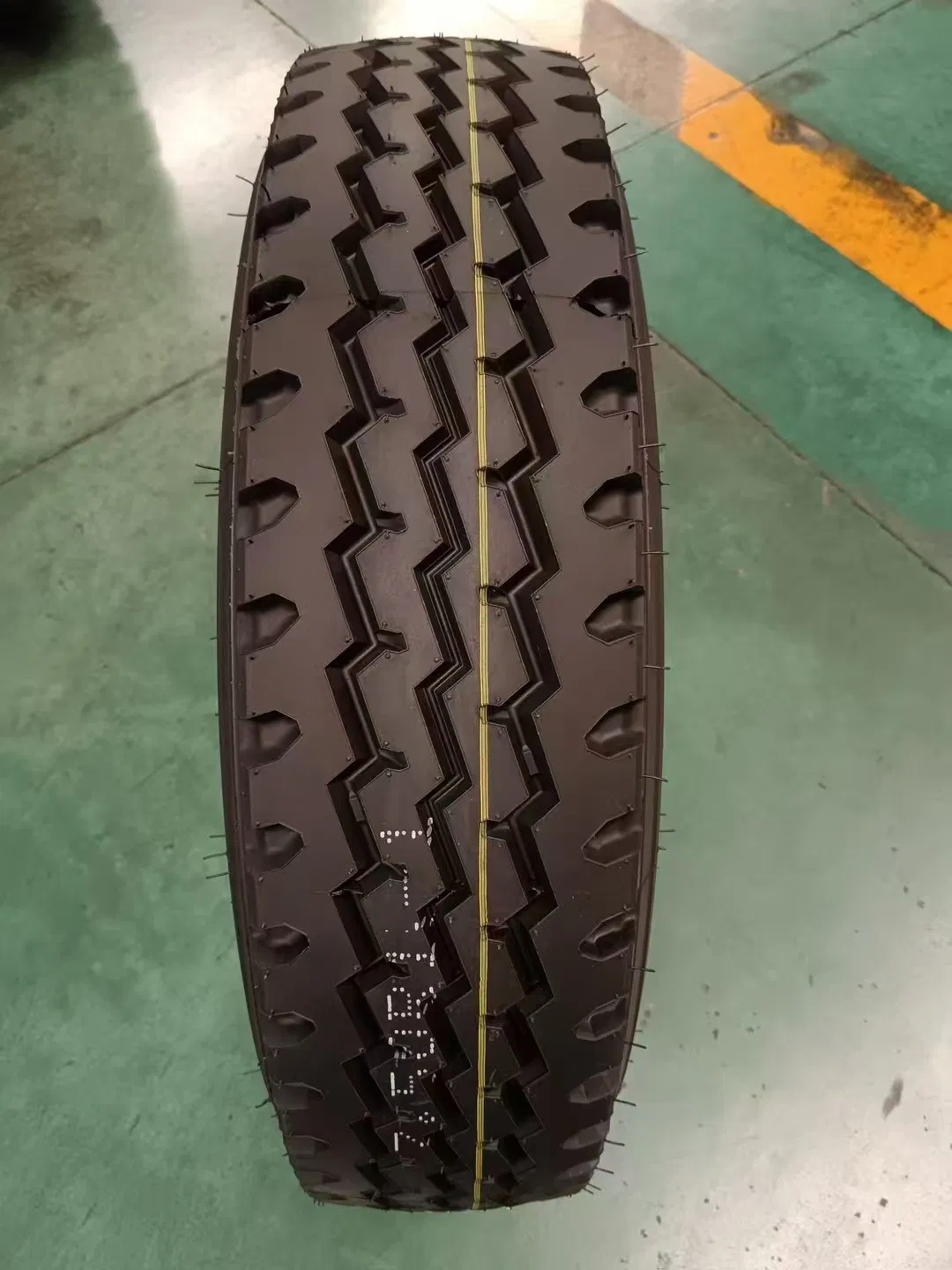 Yusta 11R22.5 All Position Truck/Bus Tire