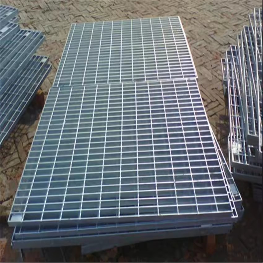 Heavy-Duty Steel Walkway Grating for Secure Ditch Coverage