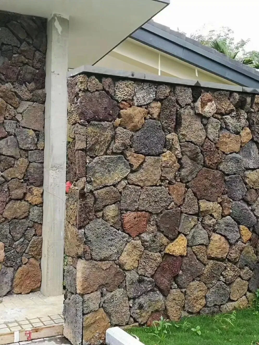Natural Volcanic Stone Mix Color Lava Stone Wall Cladding for Exterior Tile
