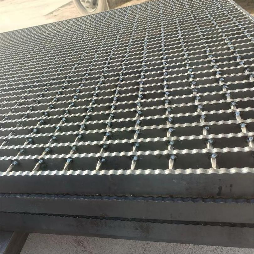 Rust-Proof Galvanized Steel Grating Platform Serrated Steel Grating