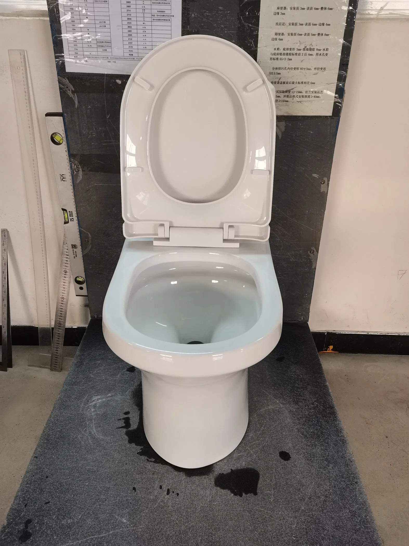 Modern White Siphon Flushing Bathroom Sanitary Ware Ceramic One Piece Wc Toilet Ceramic Toilet Bathroom Toilet