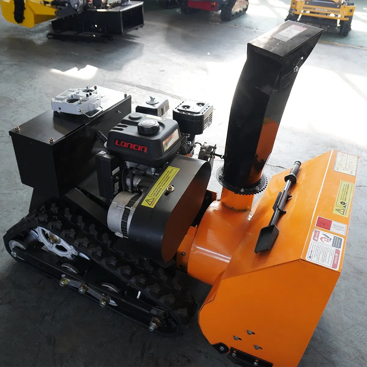 Track-Driven Snow Blower for Convenient and Rapid Snow Removal