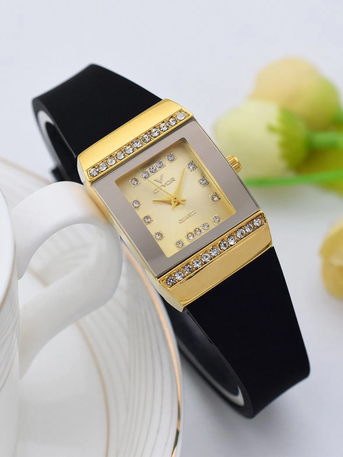 Hot Sale Waterproof Silicone Strap Lady Watch Alloy Watch