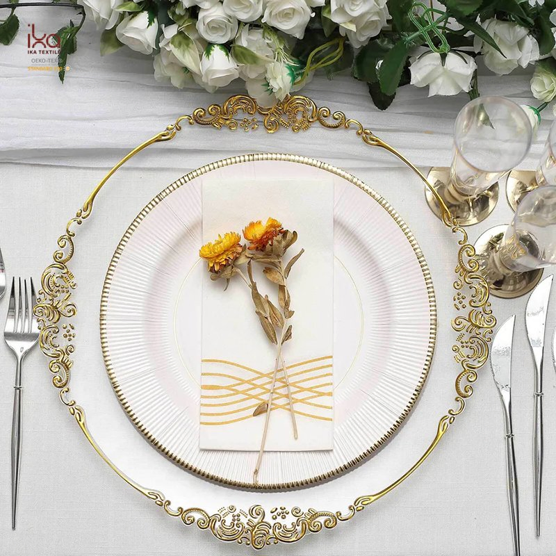Antique Decorative Gold Embossed Baroque Rim Acrylic Round Luxury Vintage Table Acrylic Plastic Party Chargers Plates Wedding