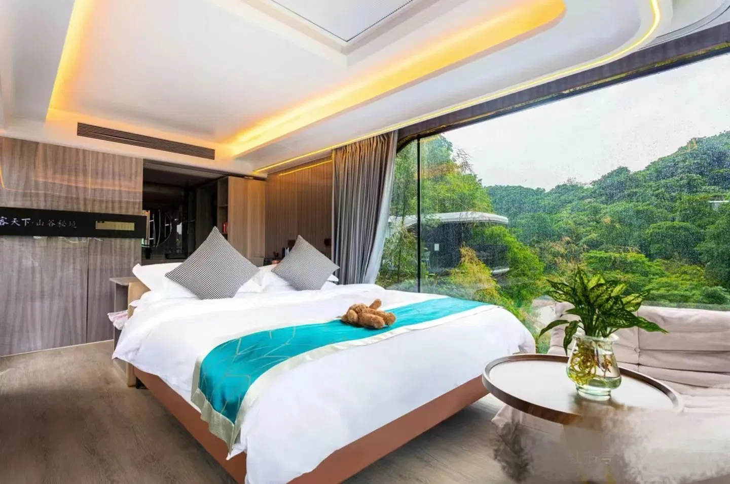 Capsule Container Houses Mobile Wheels Modular Portable Prefab Prefabricated Tiny to Trailer