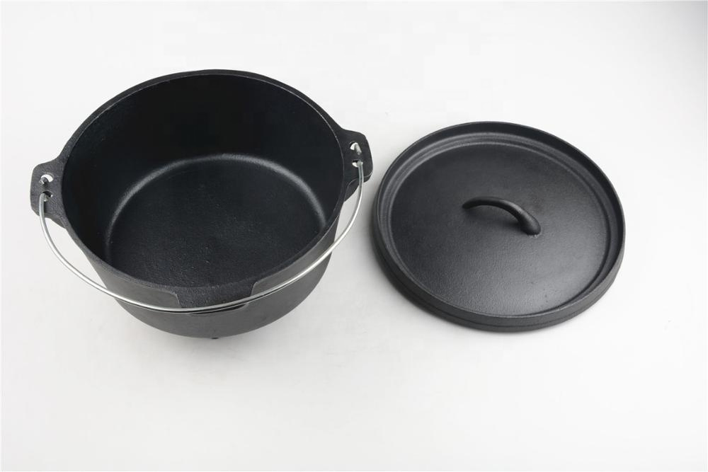 Чугунный походный котелок с тремя ножками