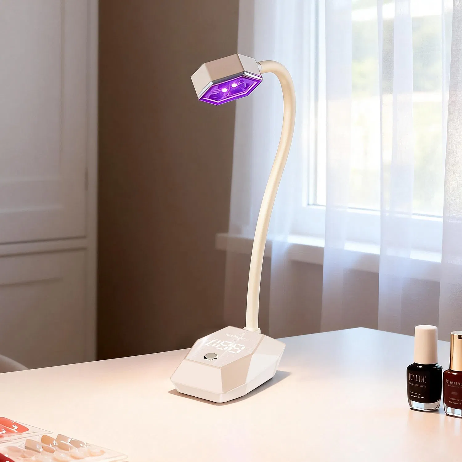 OEM / ODM Nail Dryer Rechargeable Portable Table Nail Light 18W Automatic Sensor Cordless Cure Gel Mini UV Nail Lamp