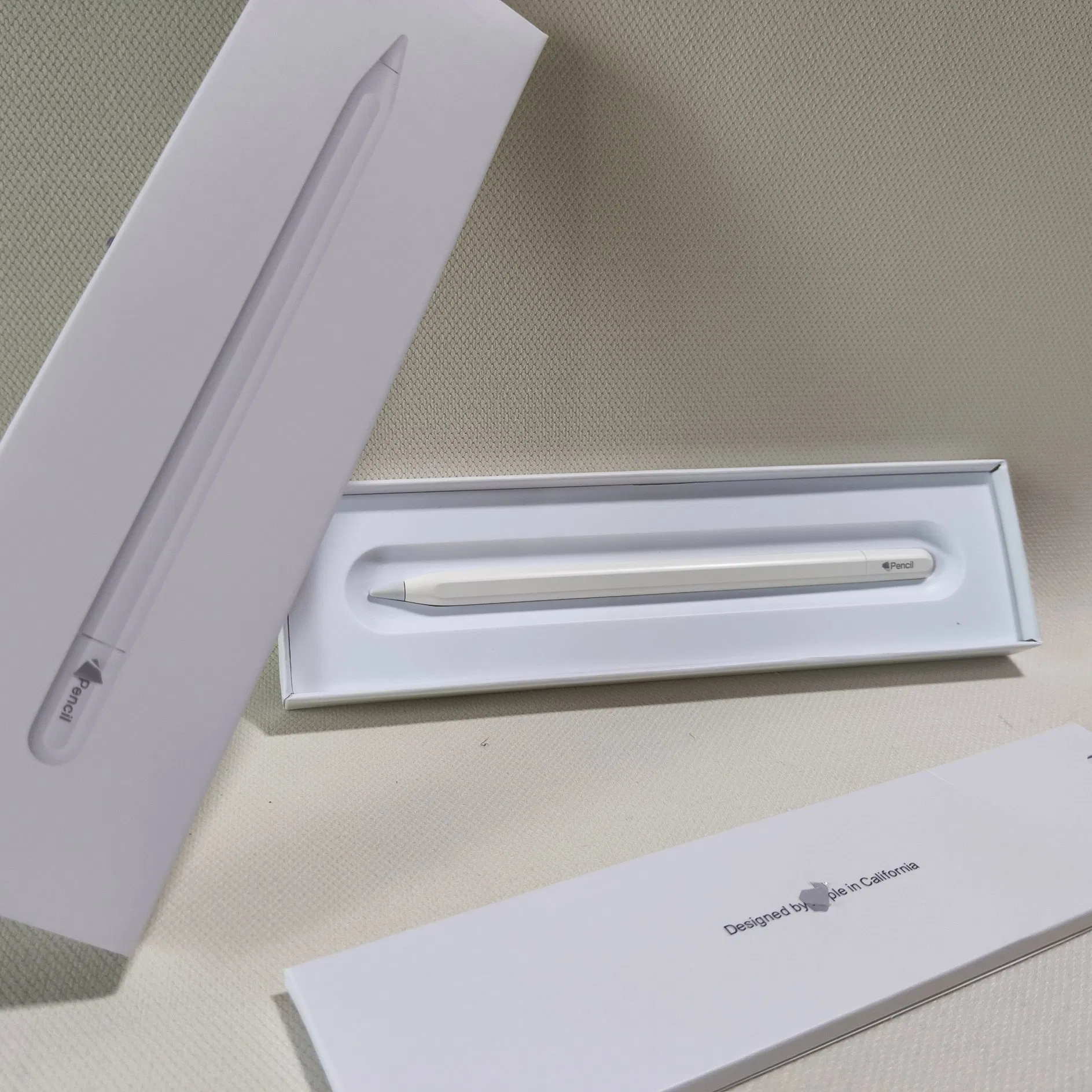 AAA+++ Superior Hot Style 1: 1 Magnetic Imitation Pen Pencil Stylus Drawing Writing Pen Touch Pen Comfortable Writing USB-C Charging Port