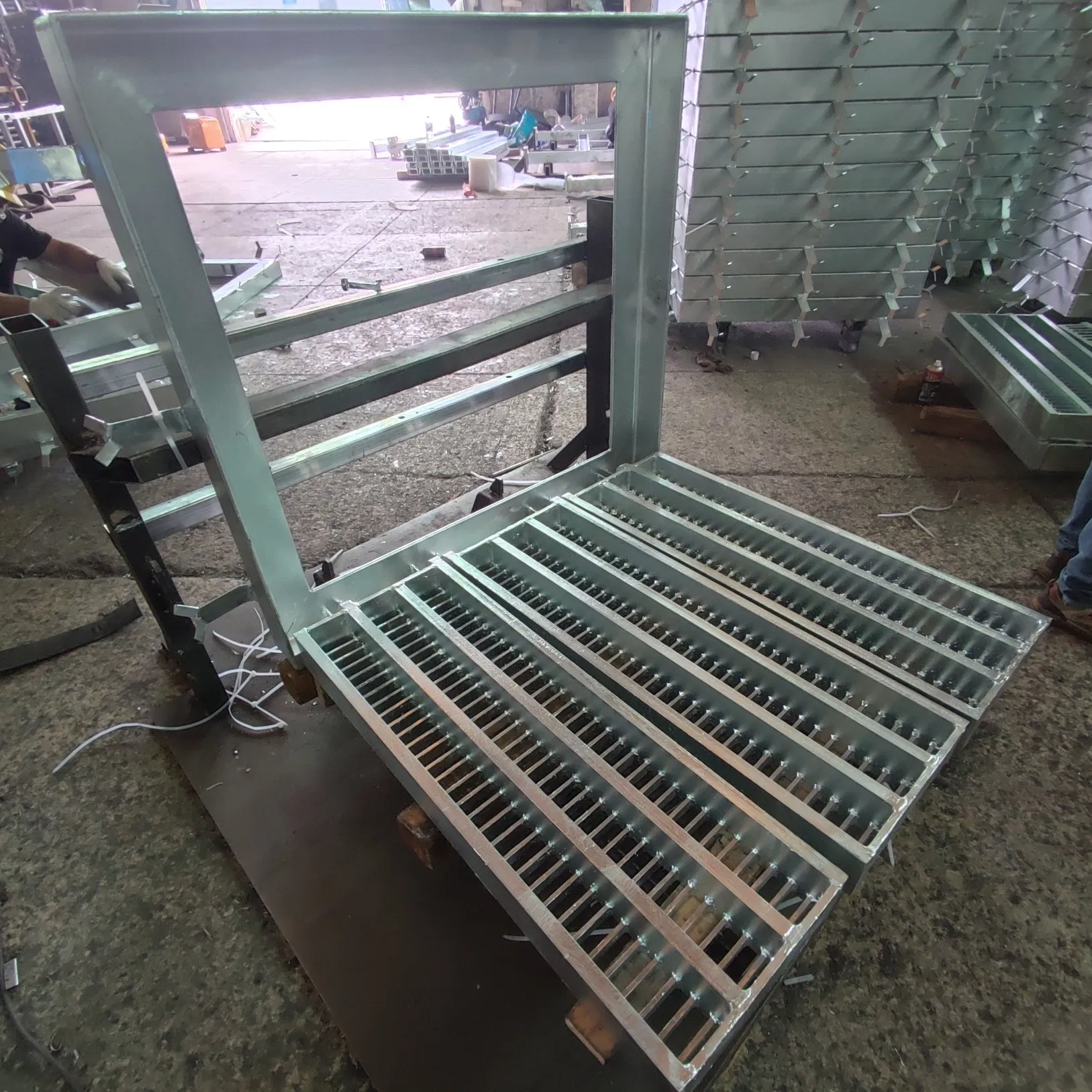 Heavy Duty 90X22mm Flat Bar S355 Steel Gully Grate Trench Cover Drainage